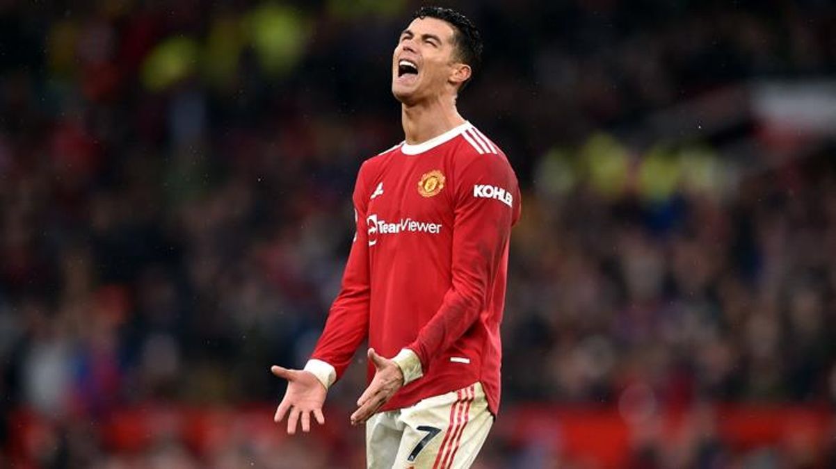 2 kez ısınmaya yollanan Ronaldo oyuna alınmadı! Süperstarın tepkisi ağır oldu