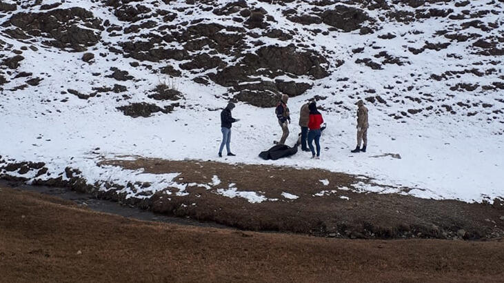 3 kaçak göçmen İran sınırında  donarak öldü