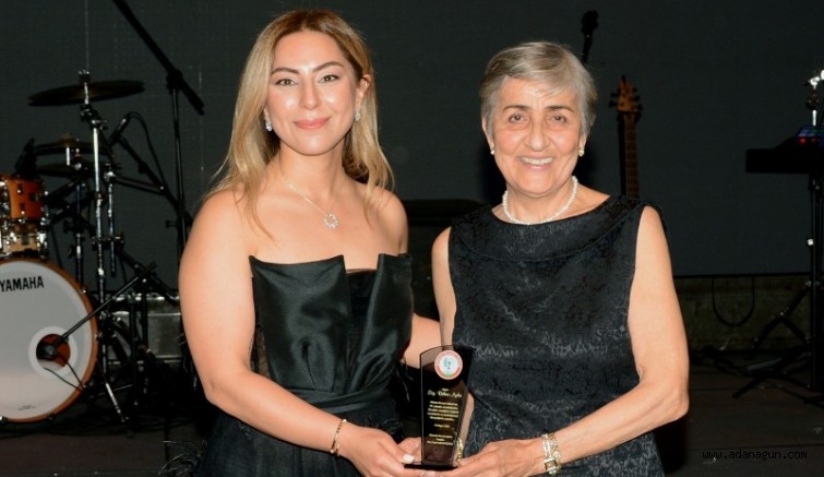 30 ve 50 Yıllık Duayen Eczacılara Plaket
