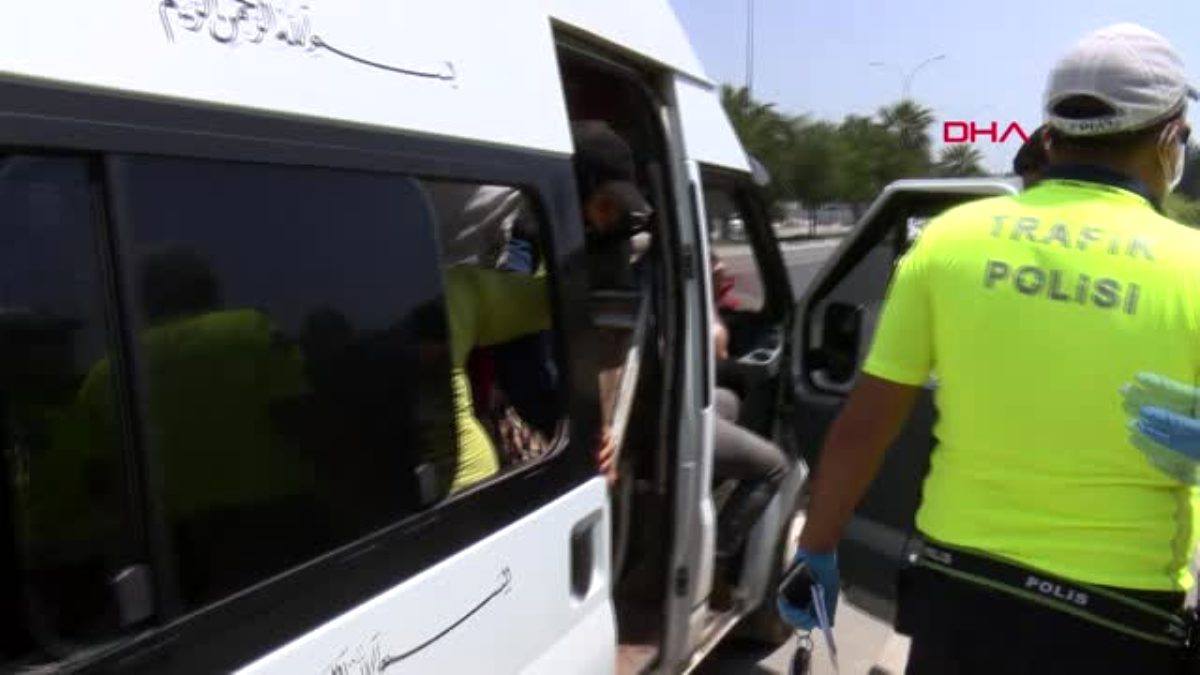 ADANA 7 kişinin taşınması gerektiği minibüsten 35 kişi çıktı, 44 bin TL ceza yazıldı