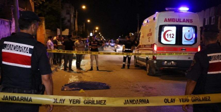 Adana’da satırlı kavga: 1 ölü, 2 yaralı