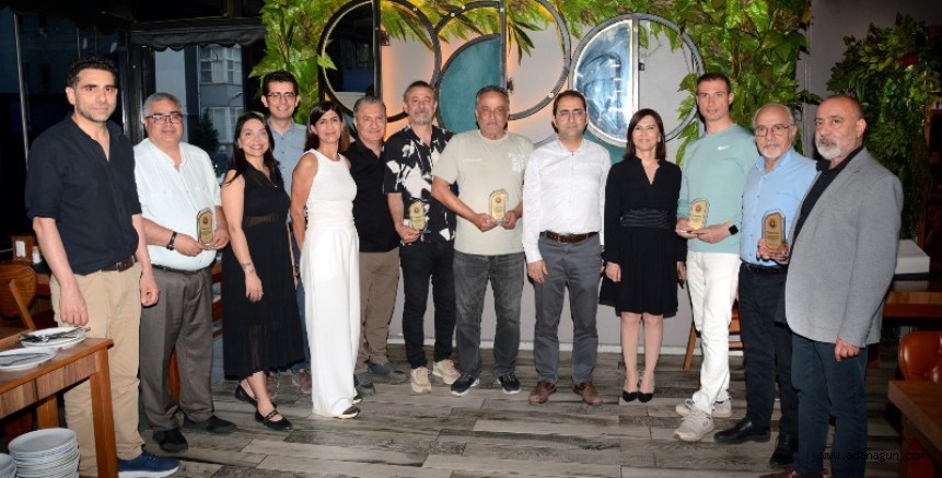 Adana Tabip Odası Yeni Yönetimi Önceki Yönetime Plaket Verdi