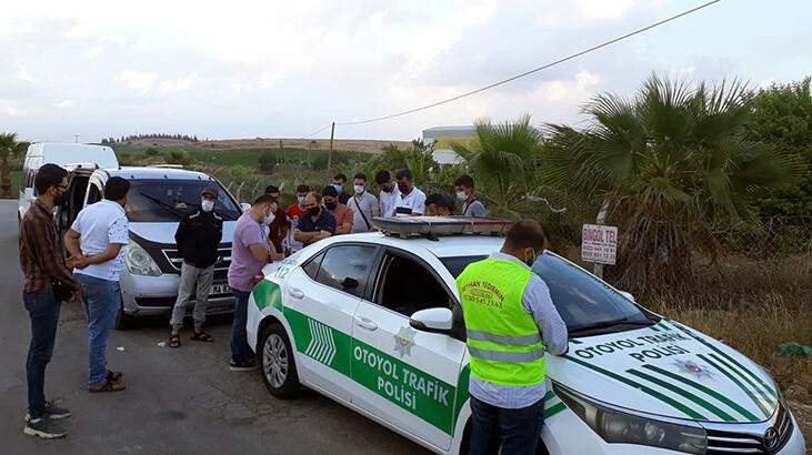 Adana'da 8 kişilik minibüste 14 yolcu