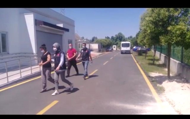 Adana'da biri kadın iki torbacı tutuklandı