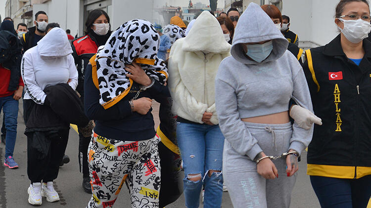 Adana’da fuhuş operasyonu! 5’i kadın 14 zanlı yakalandı