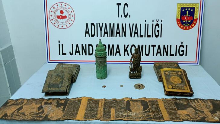 Adıyaman'da İbranice kitap ve heykel ele geçirildi!