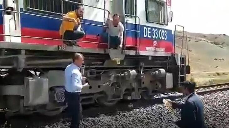 Bahşiş için trenle düğün konvoyunun önünü kestiler