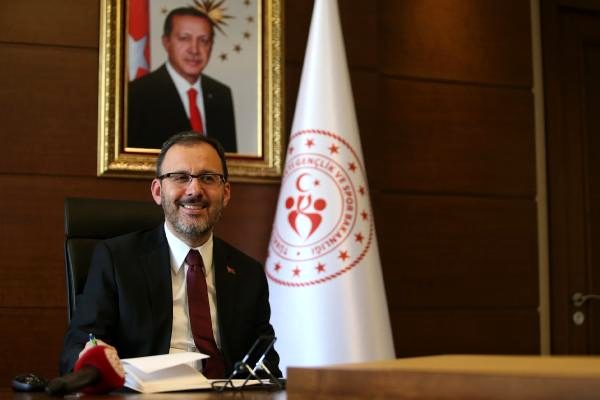 Bakan Kasapoğlu: Adanalı taraftarlarımızın talepleri ve Adanalı sporseverlerin mutluluğu bizler...
