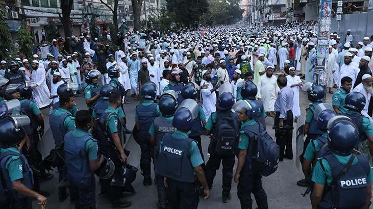 Bangladeş’te yüzlerce gözaltı! Hindu tapınaklarına saldırdılar