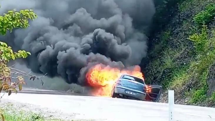 Bartın'da otomobil alev alev yandı