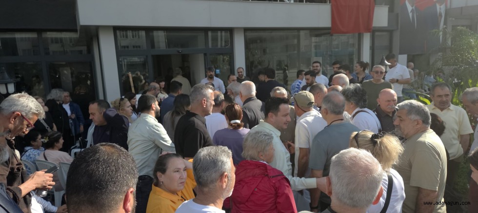 CHP Adana İl'de Kılıçdaroğlu fotoğrafı ortalığı gerdi 