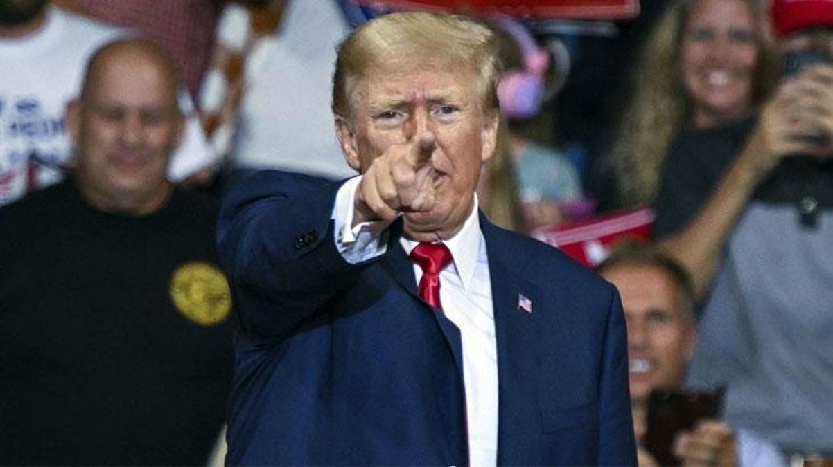 Donald Trump, 2024 ABD başkanlık seçimleri için adaylığını ilan etti