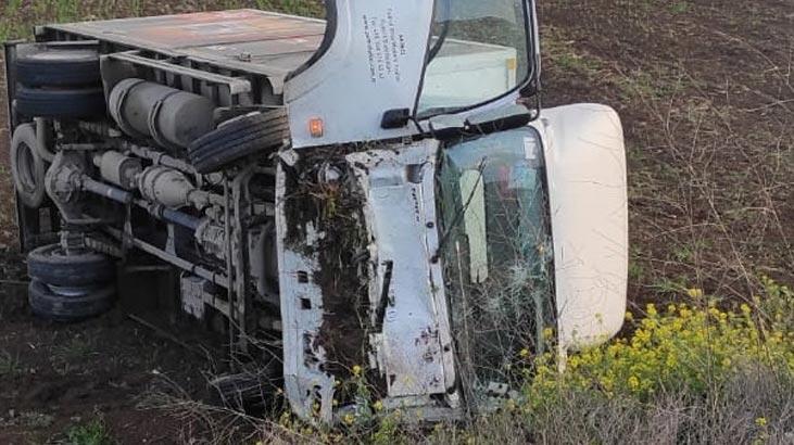 Hatay'da devrilen kamyonetteki 3 kişi yaralandı