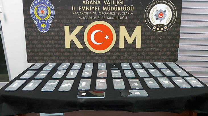 Kaçak telefonları, otobüs bagajındaki peynir tenekesine gizlemişler