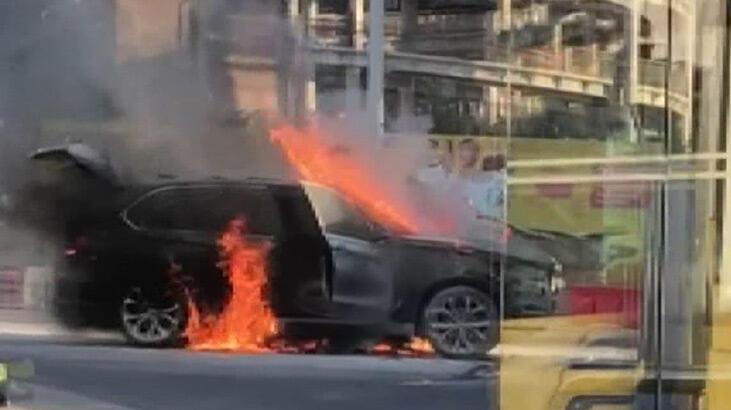 Kadıköy’de lüks cip alev alev yandı