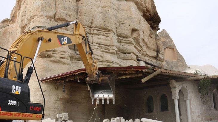 Kapadokya’da, başkanın oğlunun yıkılan restoranının yerine ahşaptan yenisi yapıldı