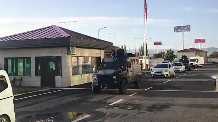 Kars ve Adana'da terör operasyonu! 5 kişi gözaltına alındı