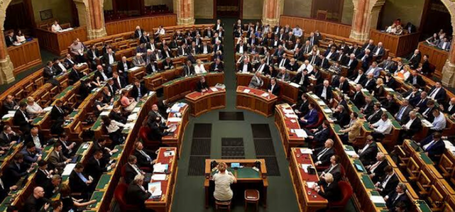 Macaristan Parlamentosu'ndan Milletvekili Maaşlarına Yüzde 40 İndirim