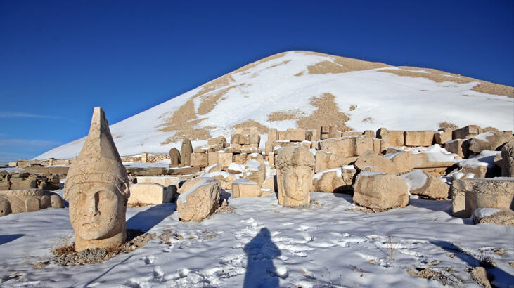 Nemrut Dağı’na sezonun ilk karı düştü