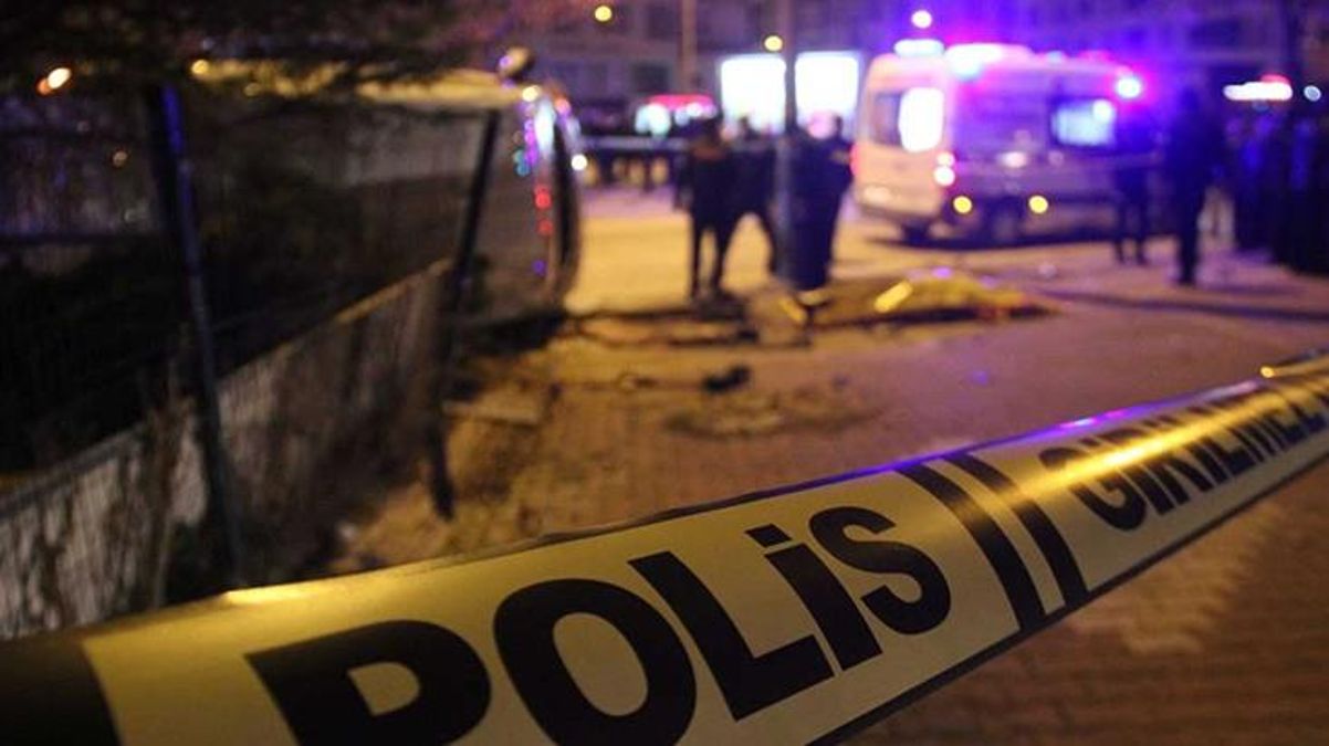 Polisler ile 'dur' ihtarına uymayan şüpheliler arasında arbede çıktı: 1 ölü