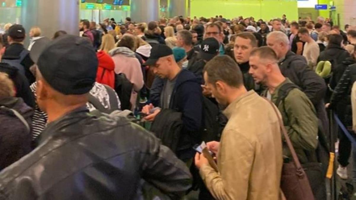 Putin'in seferberlik kararı sonrası Rusya'dan kaçış sürüyor! Antalya'ya son bilet 200 bin liraya satıldı
