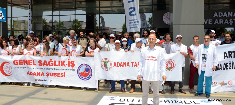 Sağlık çalışanları Adana'da iş bıraktı