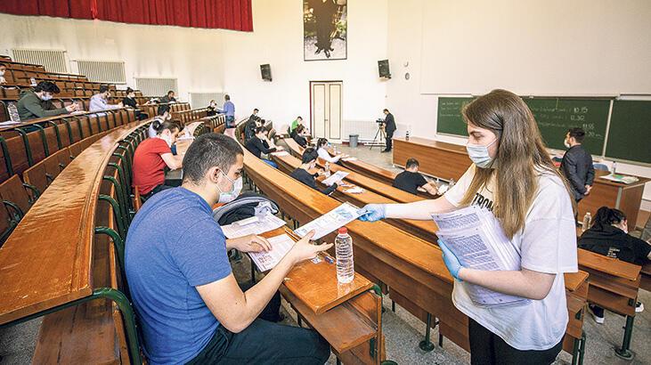 Sınavsız üniversite Türkiye’de çok zor