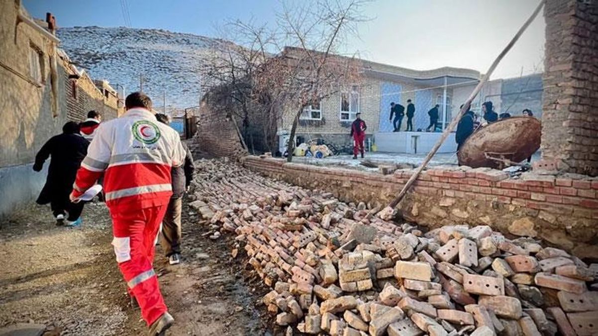 Son Dakika: İran'da 5.3 büyüklüğünde deprem! Sınır hattındaki illerimiz fena sallandı