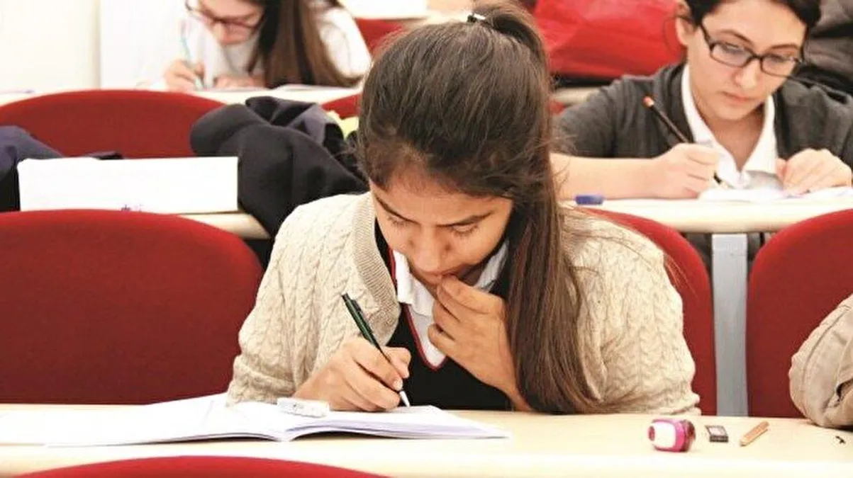 Son Dakika! Milli Eğitim Bakanı Özer, güzel haberi verdi! 12. sınıf öğrencileri devamsızlıktan bırakılmayacak - Haberler