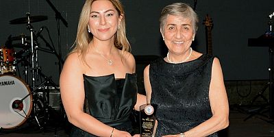 30 ve 50 Yıllık Duayen Eczacılara Plaket