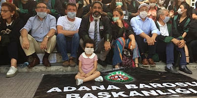 Adana Barosu'ndan oturma eylemi
