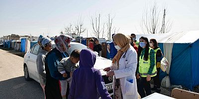 Adana'da çadır kentlerde yaşayan tarım işçilerine sağlık taraması