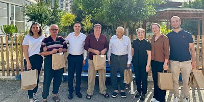 ADANA'DA HUZUREVİ SAKİNLERİNE BABALAR GÜNÜ SÜRPRİZİ