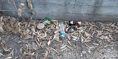 Adana'da mezarların üzerinde uyuşturucu kullanıp alkol almışlar