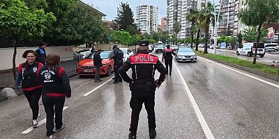 Adana’da Okul Çevrelerine Sıkı Denetim: 881 Kişi Sorgulandı