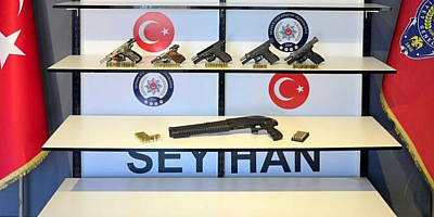Adana'da otogaleriye düzenlenen operasyonda silahlar ele geçirildi 