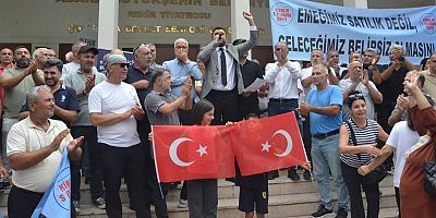 Adana'da servisçilerden 'S' plaka tepkisi: Belediye önünde gerginlik