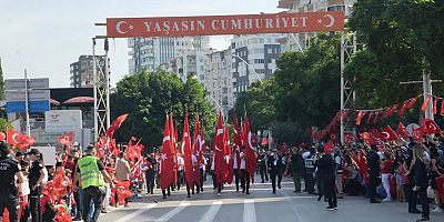  Adana'da Türkiye Cumhuriyeti'nin 100. yıl coşkusu  