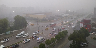 Adana kuvvetli rüzgar, yağmur ve sise teslim oldu