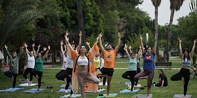 Adanalılar her sabah Yoga yapıyor