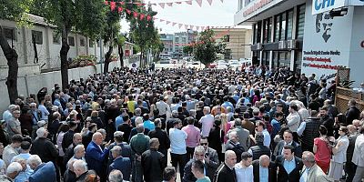 CHP, Adana’da tam kadro bayramlaştı