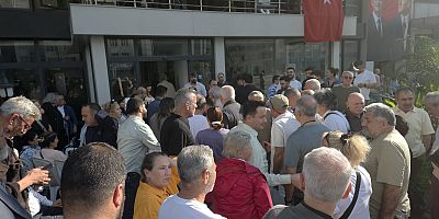 CHP Adana İl'de Kılıçdaroğlu fotoğrafı ortalığı gerdi 