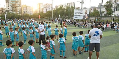 Geleceğin futbolcuları sezonu açtı