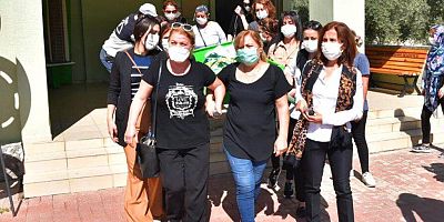   Hülya Güllüce’nin Cenazesi Kadınların Omuzlarında Taşındı