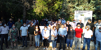 İHD'liler mezarları başında anıldı