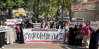 İHH Adana Şubesi Kadın Kolları kadına yönelik şiddeti protesto etti