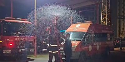 İtfaiye erinin emekliliğini suyla kutladılar