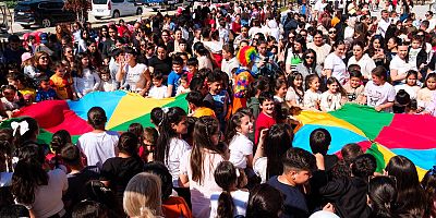 Karataş’ta Çocuklar Bayramın Tadını Atatürk Gençlik Merkezi’nde Çıkardı