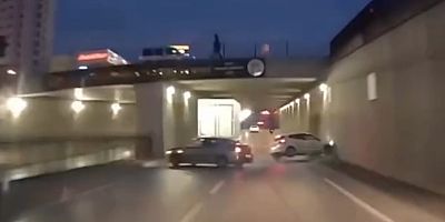 Makas atan araç kaza yaptı 