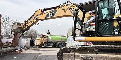 METRUK BİNALARDA YIKIM YENİDEN BAŞLADI